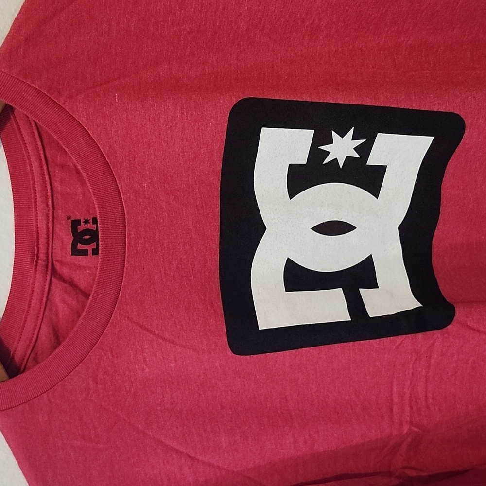 NEW DC Tshirt, XL MENS, Magenta Red